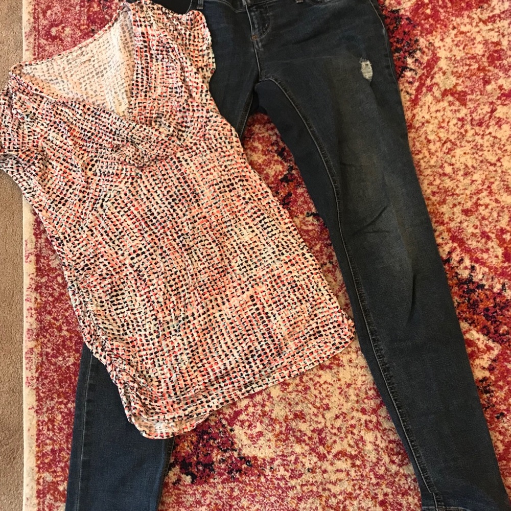 Motherhood maternity shirt with jeans